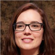 Chemie-Absolventin bietet Universitätsstudenten online Einzelunterricht in organischer Chemie an.